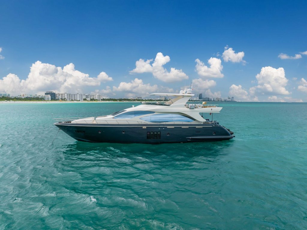 84' Azimut Sky Luxury Yacht Charter in Miami Bimini Nassau Exumas Staniel Abacos Term South Beach Day Term Yacht 