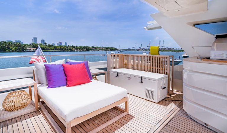 100' Dominator Casual_YachtLuxe Miami Yacht Rental Luxury Boat Yacht Charter