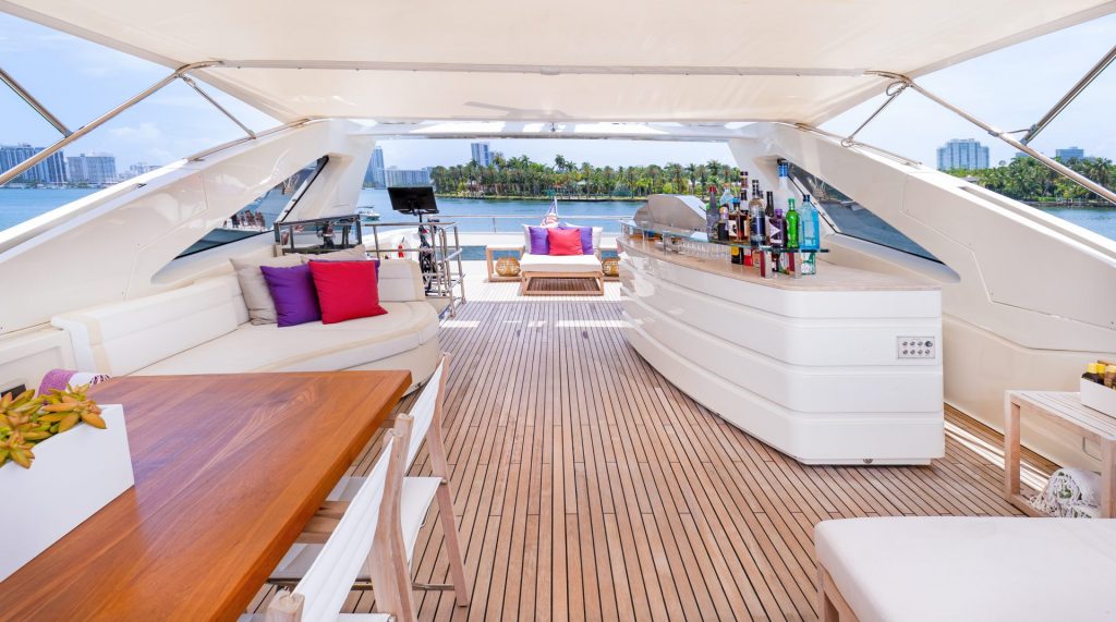 14_100_Dominator_Casual_YachtLuxe-Flybridge-1024x571