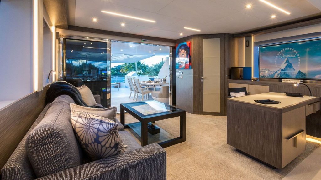 14_92-Hargrave_DAY-ONE_-YachtLuxe_Luxury-Yacht-Charter-Miami--1024x576