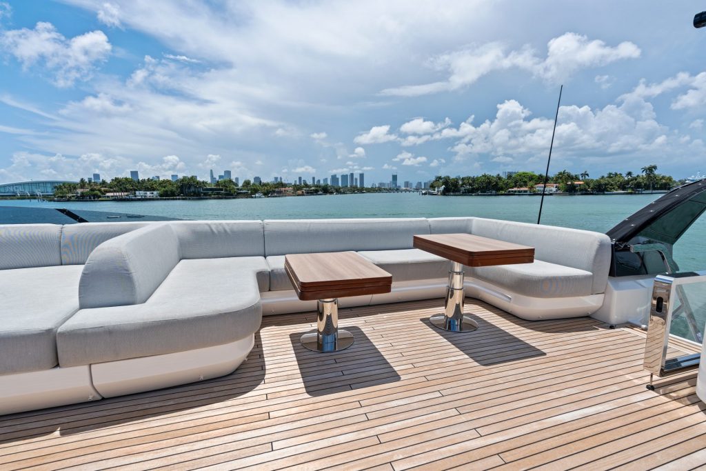 14_94-Azimut_Rosa_-Miami-Luxury-Modern_yacht-rental-charter--1024x683