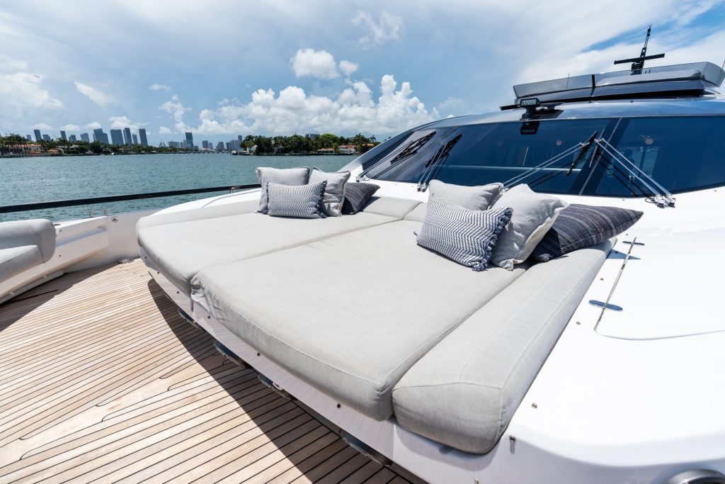 15_94-Azimut_Rosa_-Miami-Luxury-Modern_yacht-rental-charter--1024x683
