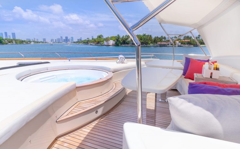 100' Dominator Casual_YachtLuxe Miami Yacht Rental Luxury Boat Yacht Charter