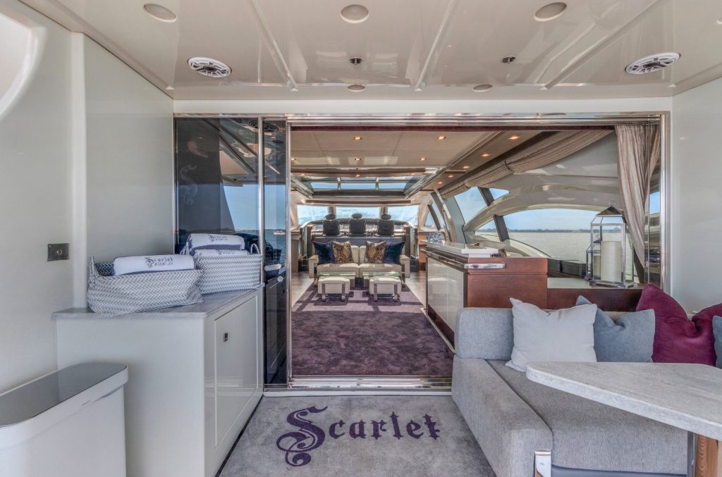 16_103_Azimut_Scarlet_YachtLuxe-1024x677