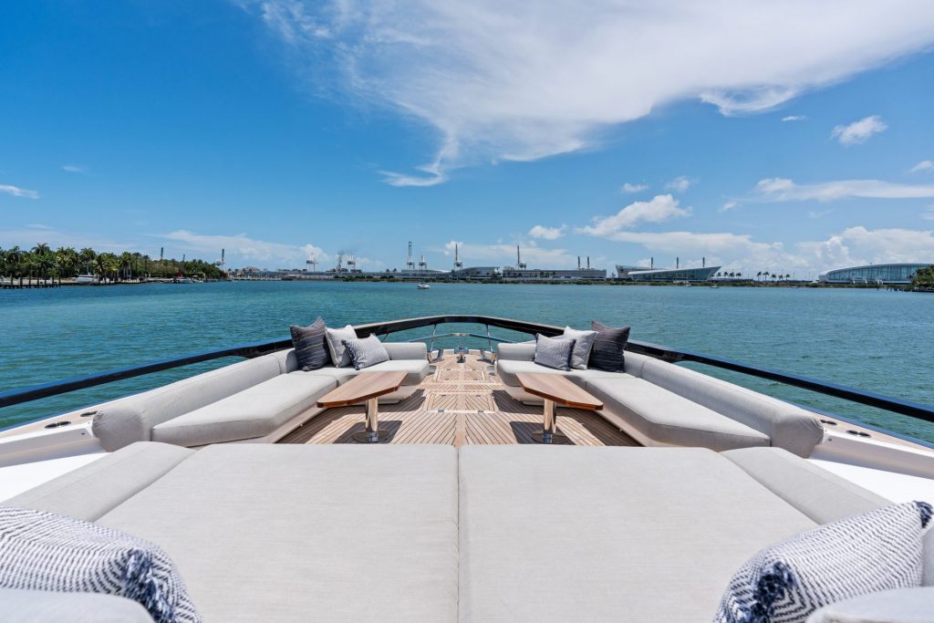 16_94-Azimut_Rosa_-Miami-Luxury-Modern_yacht-rental-charter--1024x683