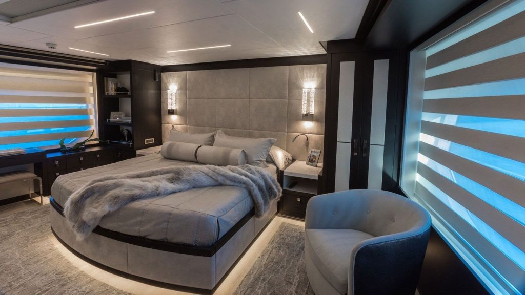 17_92-Hargrave_DAY-ONE_-YachtLuxe_Luxury-Yacht-Charter-Miami--1024x576