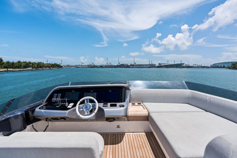 4' Azimut_Rosa_ Miami Luxury Modern_yacht rental charter