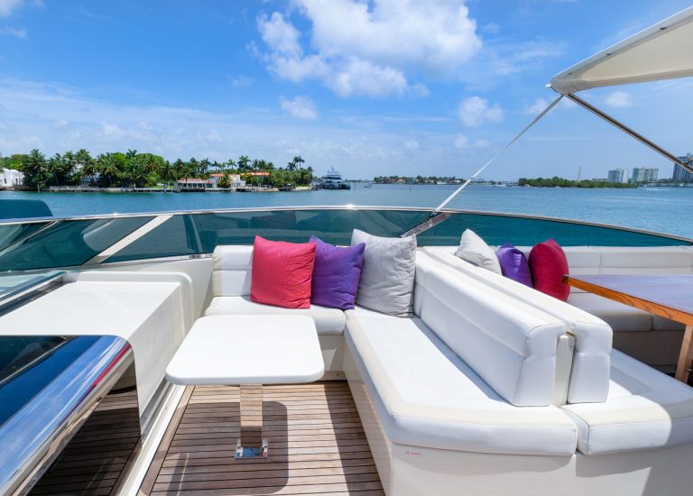 100' Dominator Casual_YachtLuxe Miami Yacht Rental Luxury Boat Yacht Charter