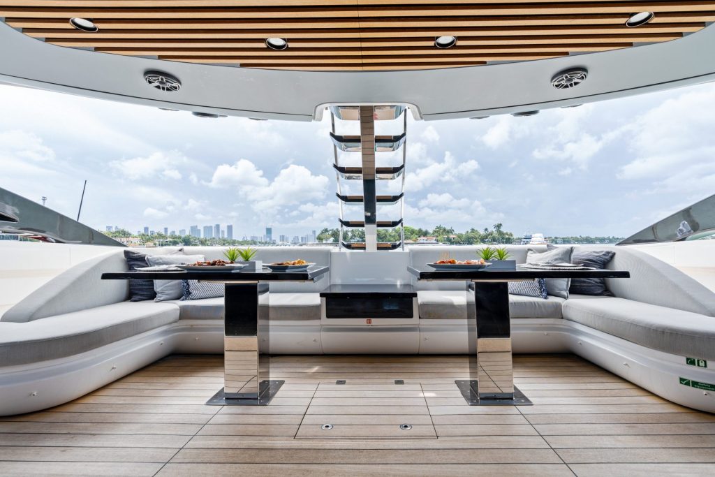 19_94-Azimut_Rosa_-Miami-Luxury-Modern_yacht-rental-charter--1024x683
