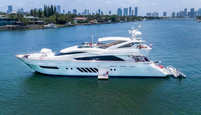 100' Dominator Casual_YachtLuxe Miami Yacht Rental Luxury Boat Yacht Charter