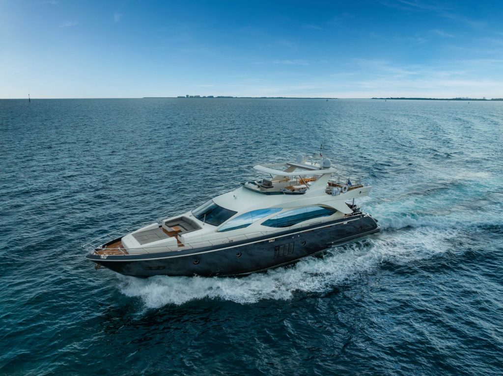 84' Azimut Sky Luxury Yacht Charter in Miami Bimini Nassau Exumas Staniel Abacos Term South Beach Day Term Yacht 