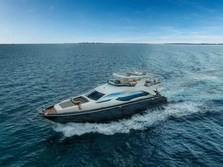 84' Azimut Sky Luxury Yacht Charter in Miami Bimini Nassau Exumas Staniel Abacos Term South Beach Day Term Yacht