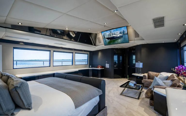 125-Broward-Quantum-Yacht-Rental-Miami-Mega-Super-Yacht-Term-Charter-South-Beach-Bimini-The-Bahamas