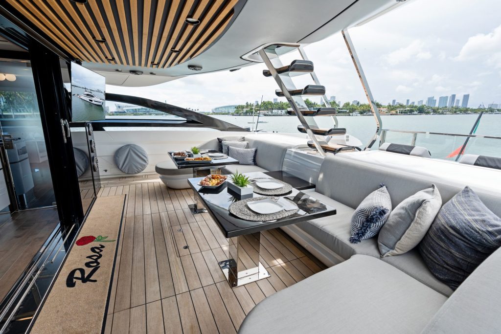 20_94-Azimut_Rosa_-Miami-Luxury-Modern_yacht-rental-charter--1024x683