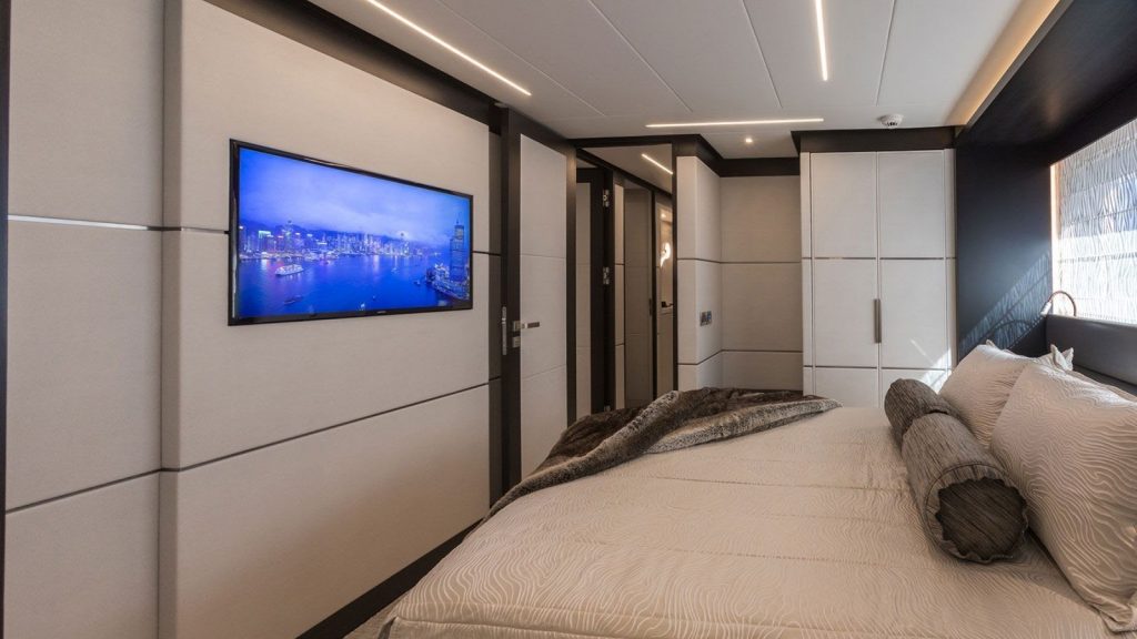 23_92-Hargrave_DAY-ONE_-YachtLuxe_Luxury-Yacht-Charter-Miami--1024x576