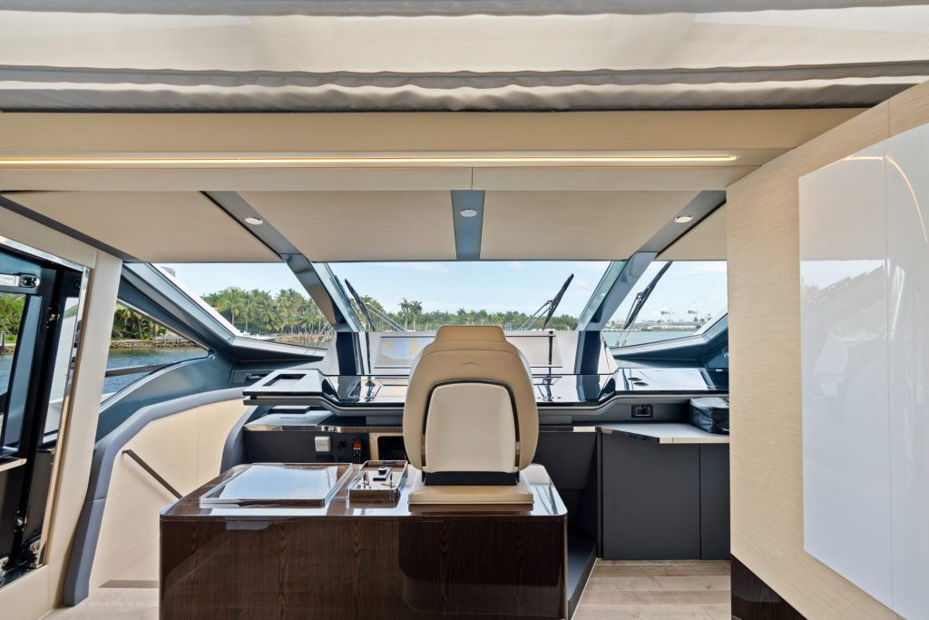 23_94-Azimut_Rosa_-Miami-Luxury-Modern_yacht-rental-charter--1024x683