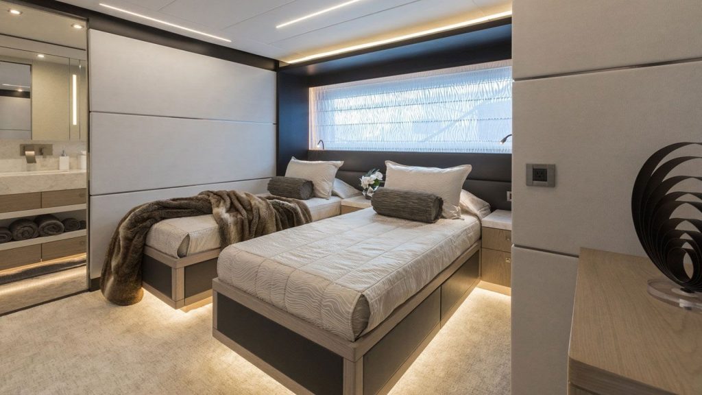 24_92-Hargrave_DAY-ONE_-YachtLuxe_Luxury-Yacht-Charter-Miami--1024x576