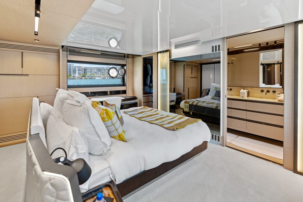 28_94-Azimut_Rosa_-Miami-Luxury-Modern_yacht-rental-charter--1024x683