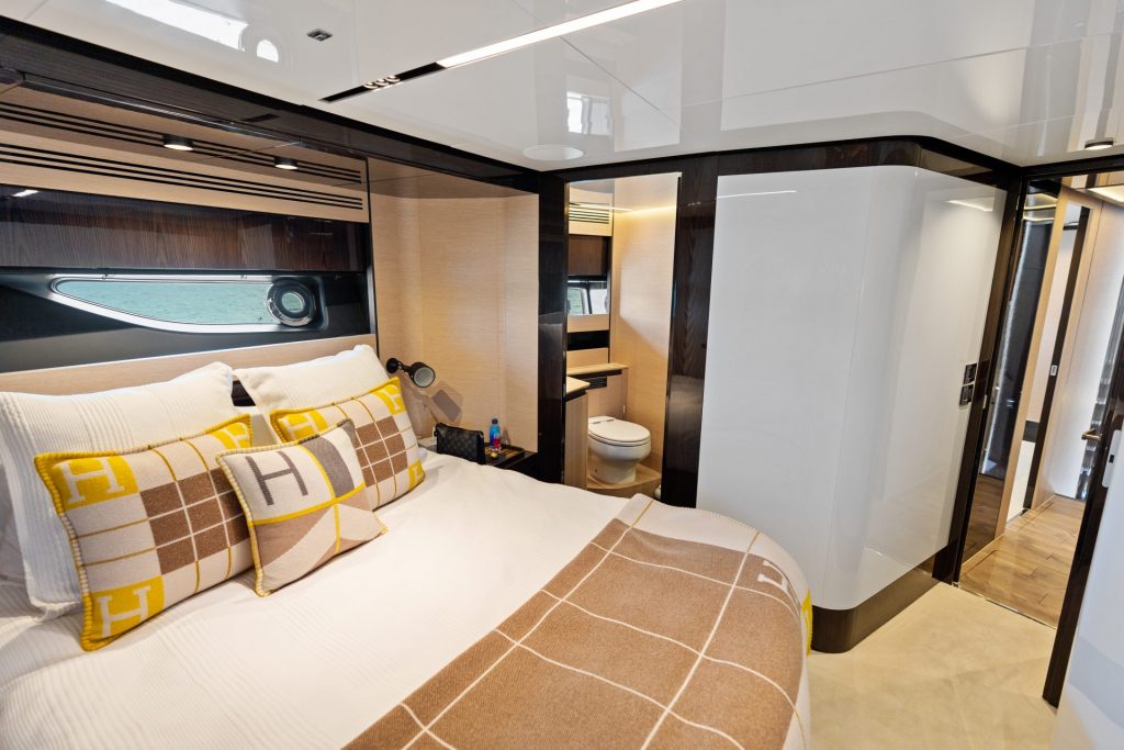 29_94-Azimut_Rosa_-Miami-Luxury-Modern_yacht-rental-charter--1024x683