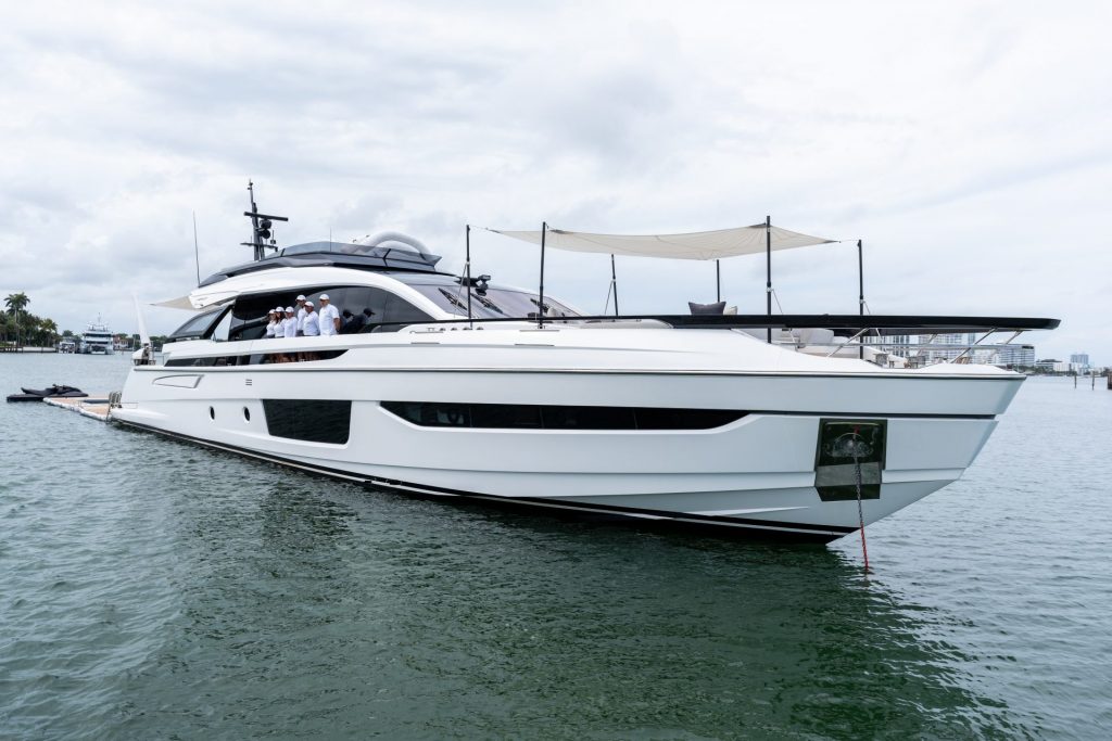 2_94-Azimut_Rosa_-Miami-Luxury-Modern_yacht-rental-charter--1024x683