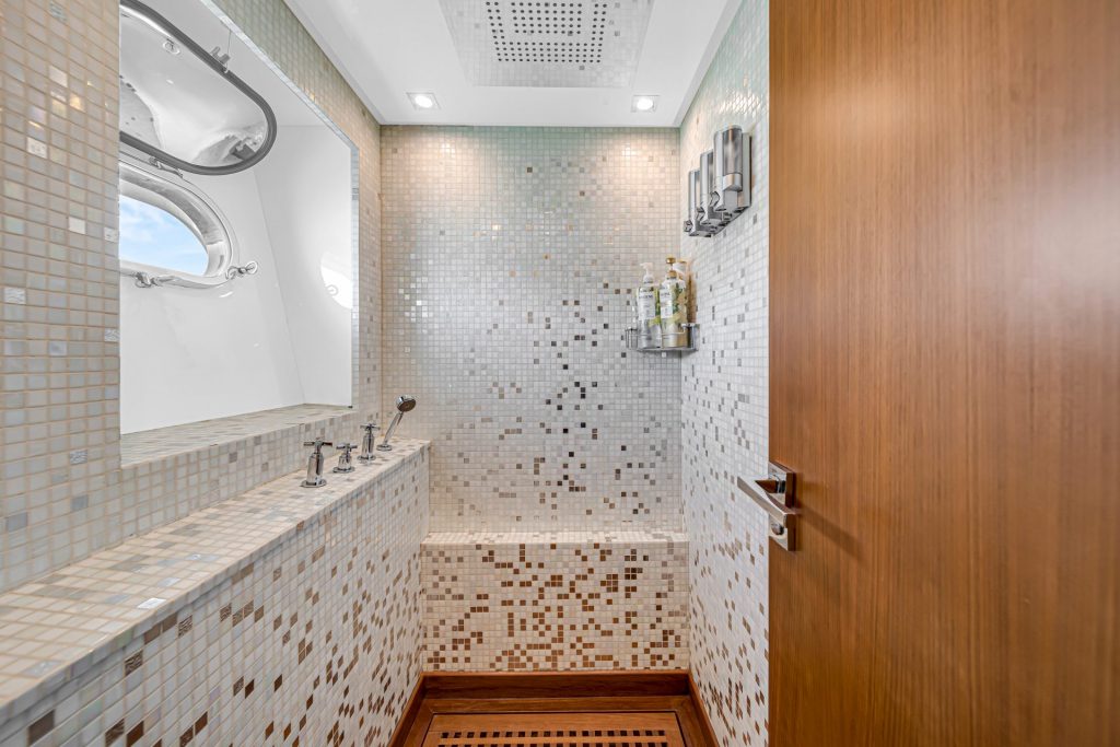 34_105-Leopard-Shower-1024x683