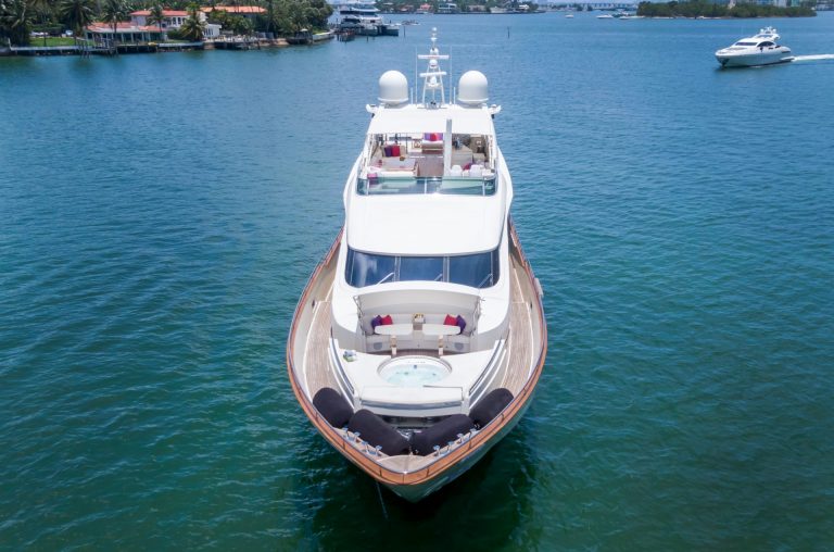 100' Dominator Casual_YachtLuxe Miami Yacht Rental Luxury Boat Yacht Charter