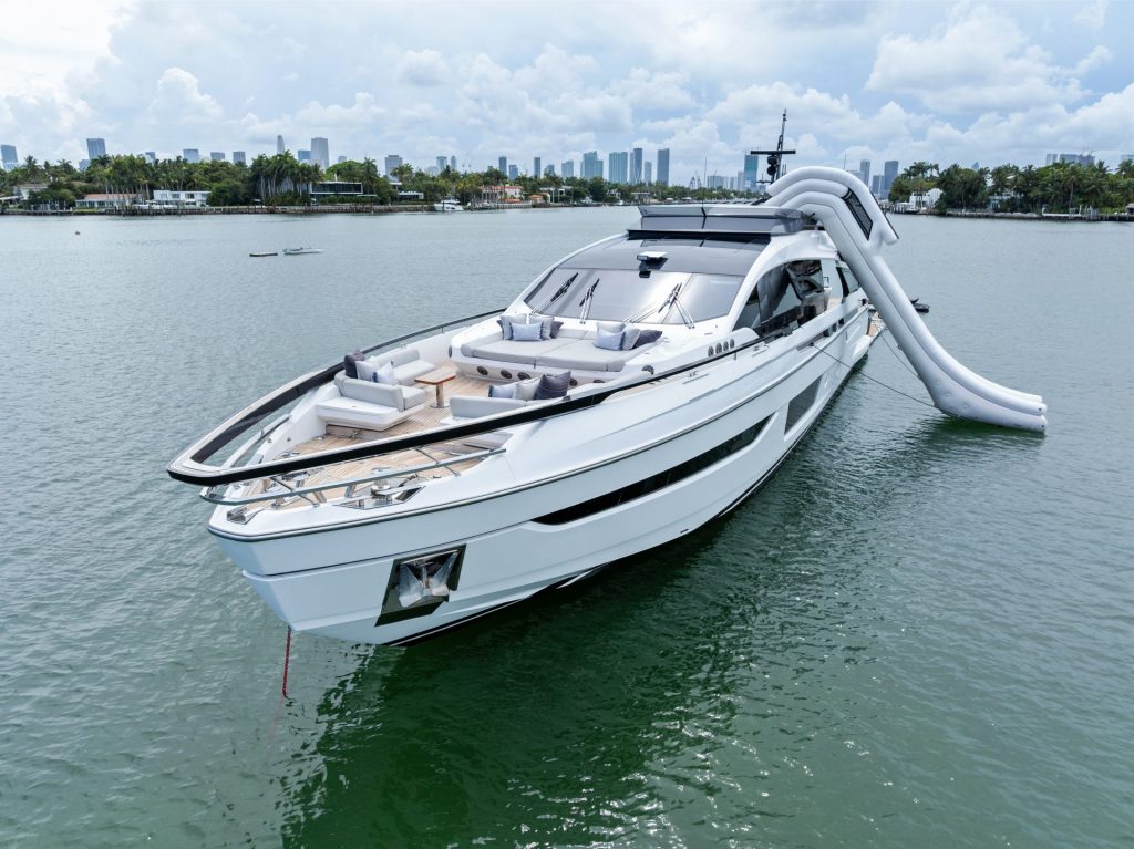 3_94-Azimut_Rosa_-Miami-Luxury-Modern_yacht-rental-charter--1024x767