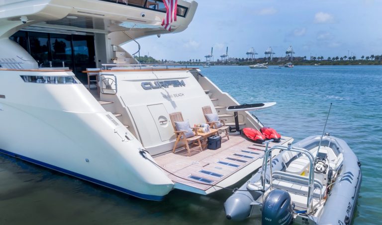 100' Dominator Casual_YachtLuxe Miami Yacht Rental Luxury Boat Yacht Charter