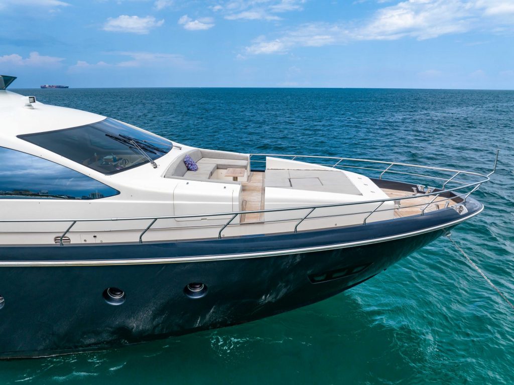 84' Azimut Sky Luxury Yacht Charter in Miami Bimini Nassau Exumas Staniel Abacos Term South Beach Day Term Yacht 