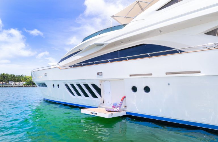 100' Dominator Casual_YachtLuxe Miami Yacht Rental Luxury Boat Yacht Charter