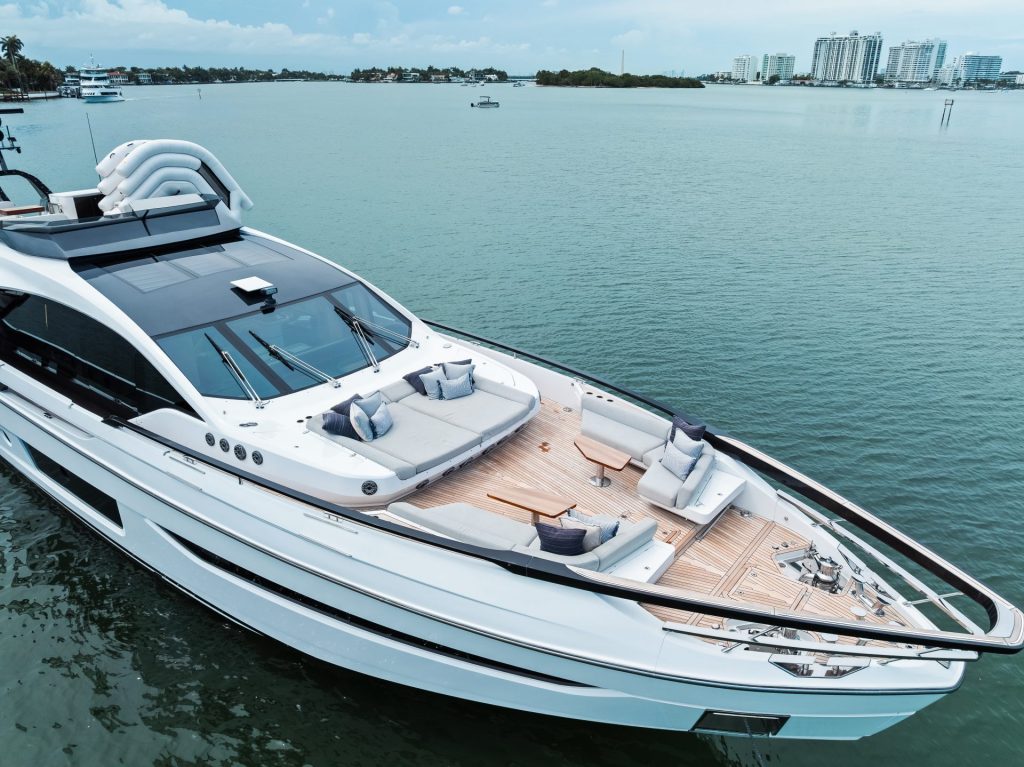 6_94-Azimut_Rosa_-Miami-Luxury-Modern_yacht-rental-charter--1024x767