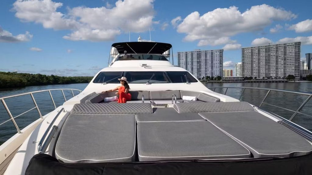 100 Azimut Leonardo Intervention Miami Yacht Rental Luxury Term Charter Sunny Isles Aventura Turnberry Bimini The Bahamas YachtLuxe 