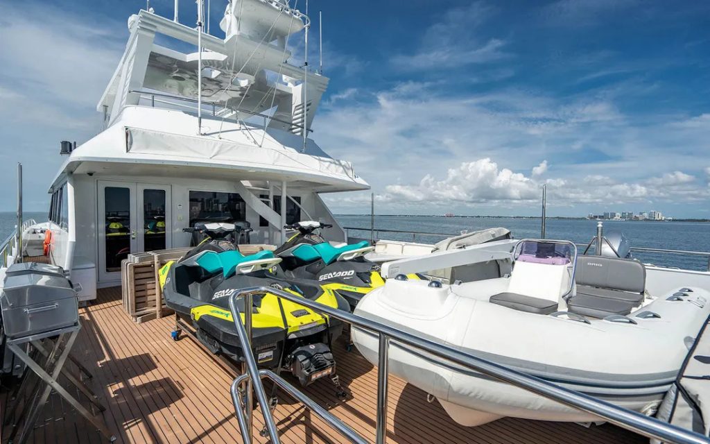 125-Broward-Quantum-Yacht-Rental-Miami-Mega-Super-Yacht-Term-Charter-South-Beach-Bimini-The-Bahamas