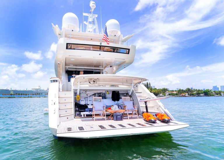 100' Dominator Casual_YachtLuxe Miami Yacht Rental Luxury Boat Yacht Charter