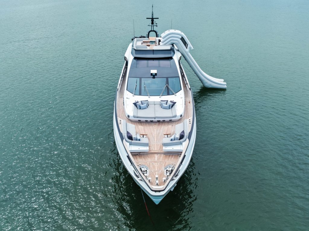 8_94-Azimut_Rosa_-Miami-Luxury-Modern_yacht-rental-charter--1024x767