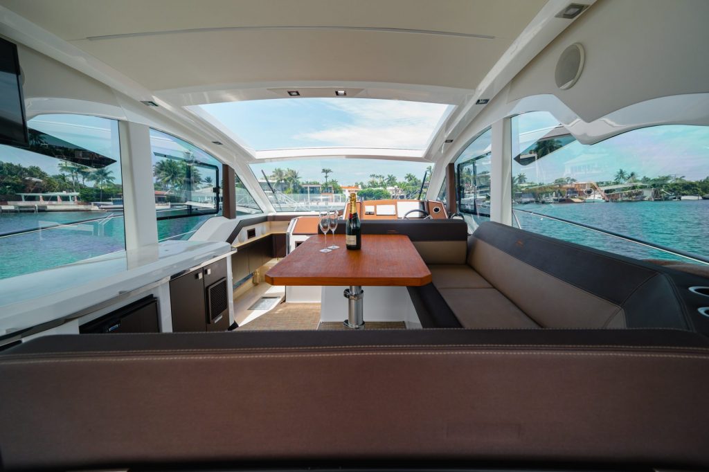 9._45_Galeon_KIRA_YachtLuxe-MIami-Luxury-Yacht-Charter-1024x682