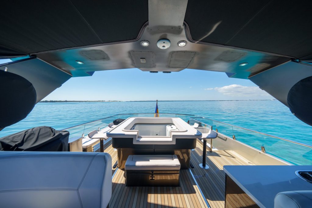 15_110-Crescent-JULIANNE_YachtLuxe_Bahamas_Luxury-Yacht-Charter--1024x683