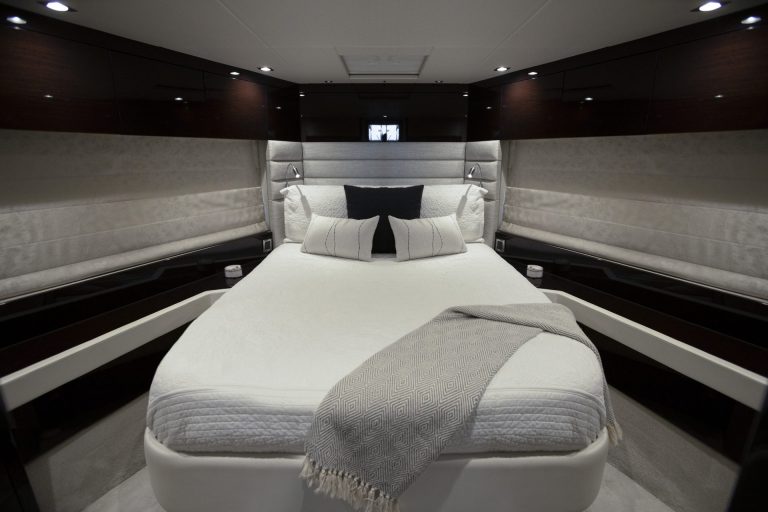 16_68′ Sunseeker_ Olegase_Yachtluxe_Bahamas Yacht Charter