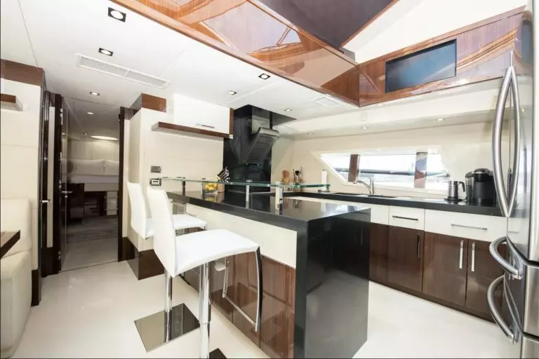 22_92_Lazzara_new_life_yachtluxe