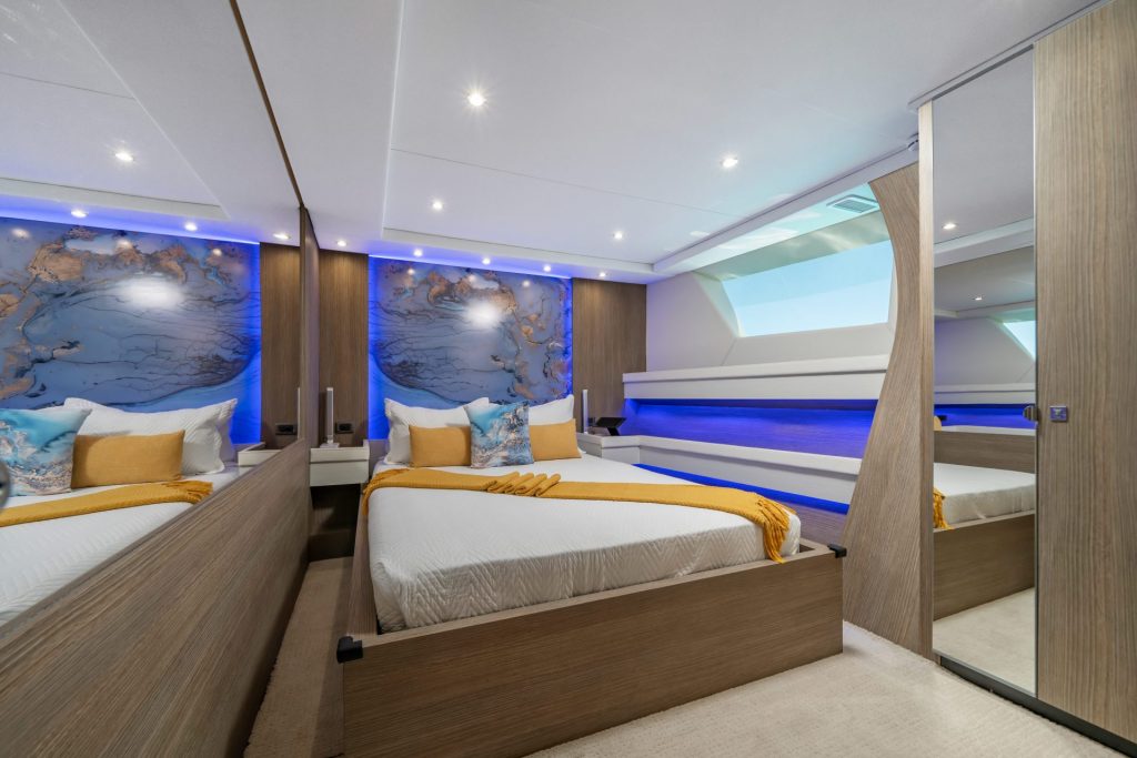 24_110-Crescent-JULIANNE_YachtLuxe_Bahamas_Luxury-Yacht-Charter--1024x683