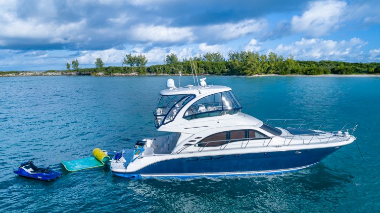 26 55′ Sea Ray Nassau Day Charter Yacht Term Charter Paradise Island Pig Beach Rental The Bahamas YachtLuxe