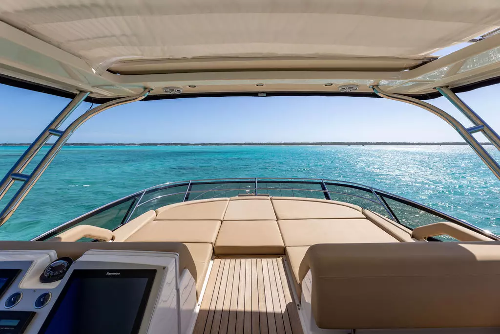 10_65-Searay_-DREAM-TIME_YachtLuxe_Bahamas_yacht-rental-charter