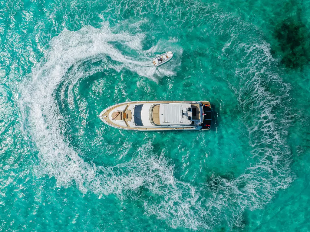 20_65-Searay_-DREAM-TIME_YachtLuxe_Bahamas_yacht-rental-charter