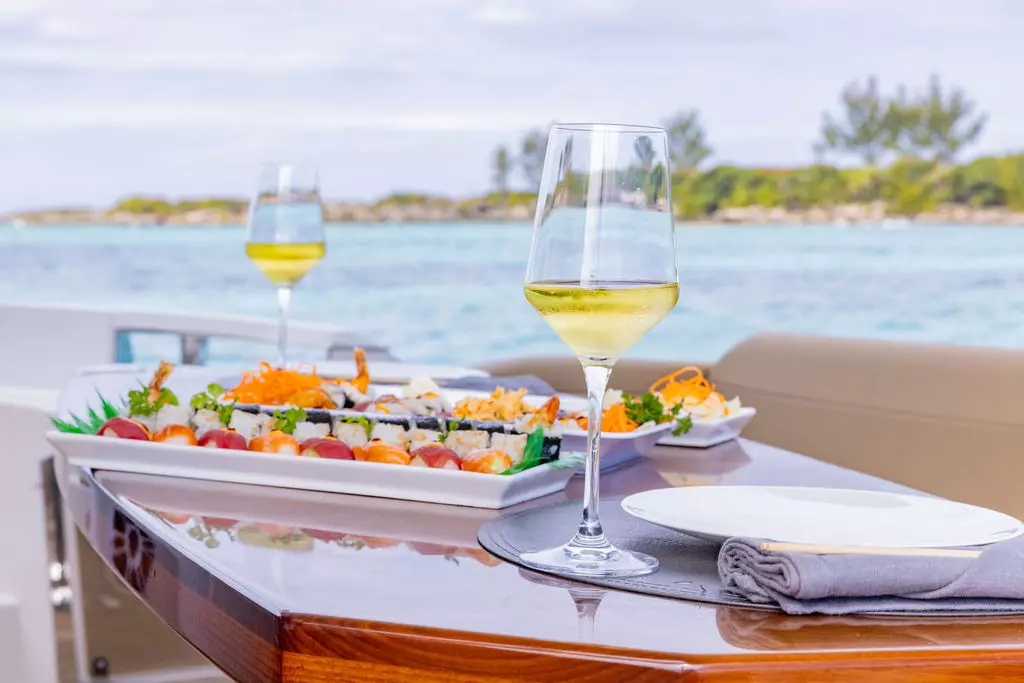 22_65-Searay_-DREAM-TIME_YachtLuxe_Bahamas_yacht-rental-charter