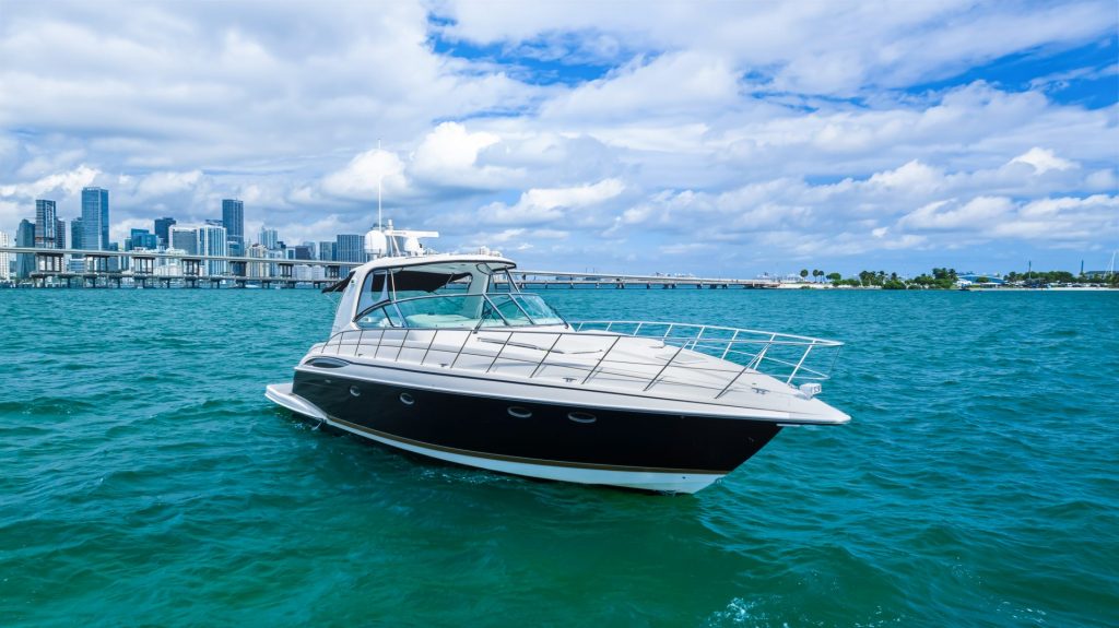 48' Formula' Miami Luxury Modern Yacht Rental Charter