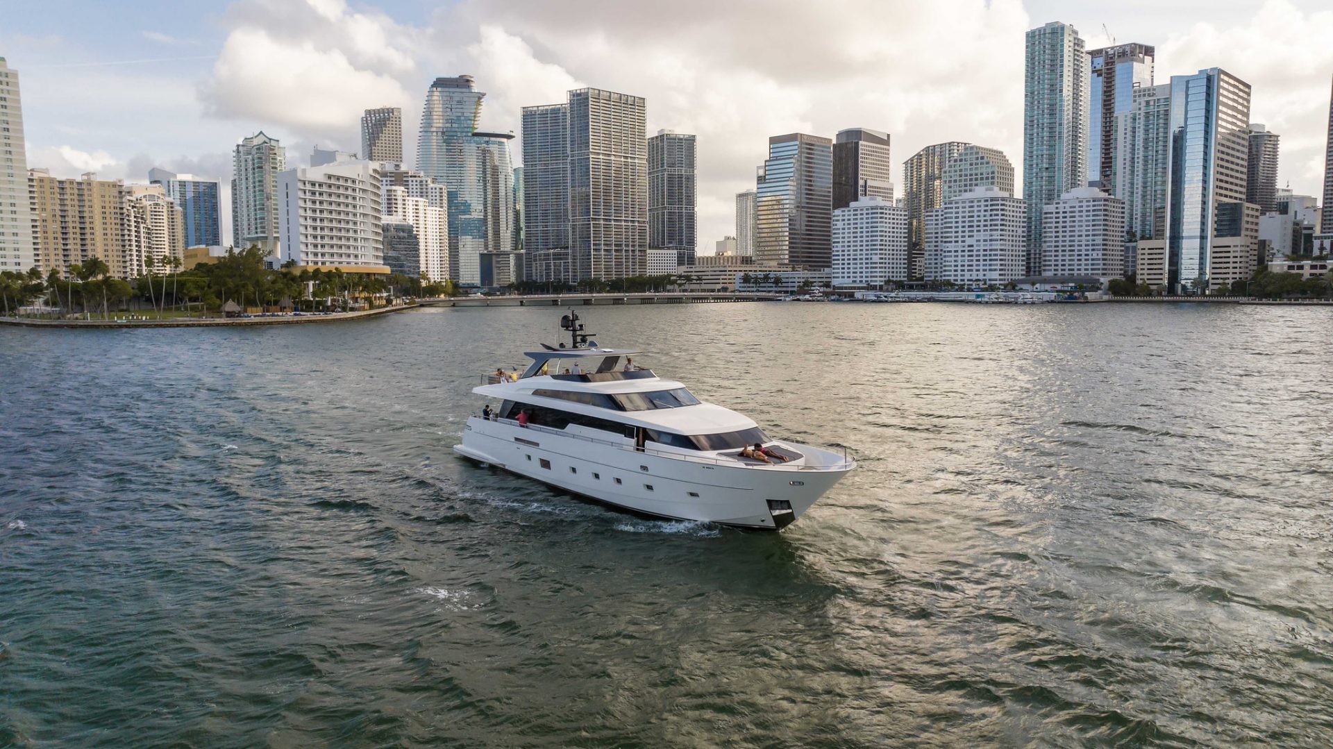 94' Sanlorenzo ASTONISH Miami Luxury Modern Yacht Rental Charter