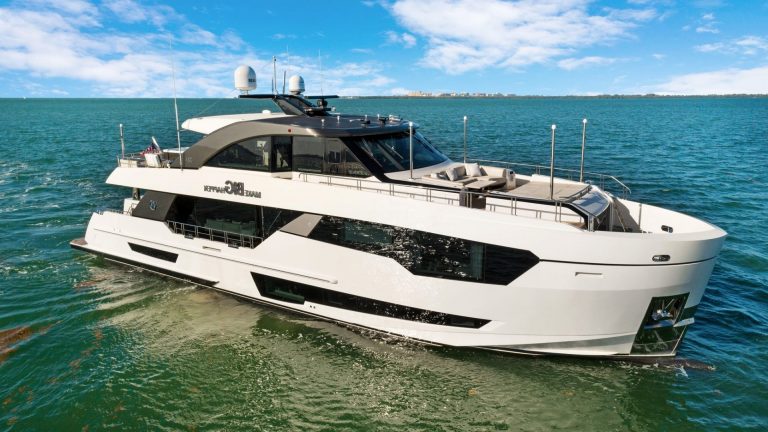 90' Ocean Alexander MAKE BIG HAPPEN Miami Luxury Modern Yacht Rental Charter