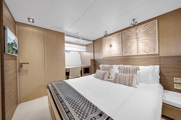 94' Sanlorenzo ASTONISH Miami Luxury Modern Yacht Rental Charter