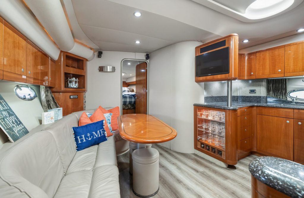 48' Formula' Miami Luxury Modern Yacht Rental Charter