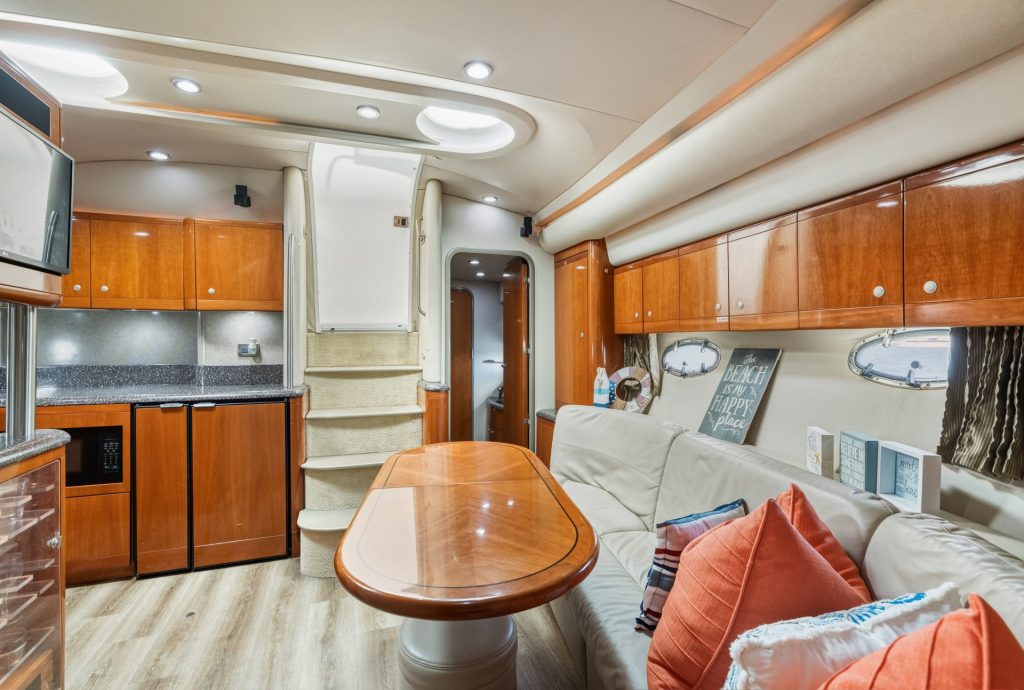 48' Formula' Miami Luxury Modern Yacht Rental Charter